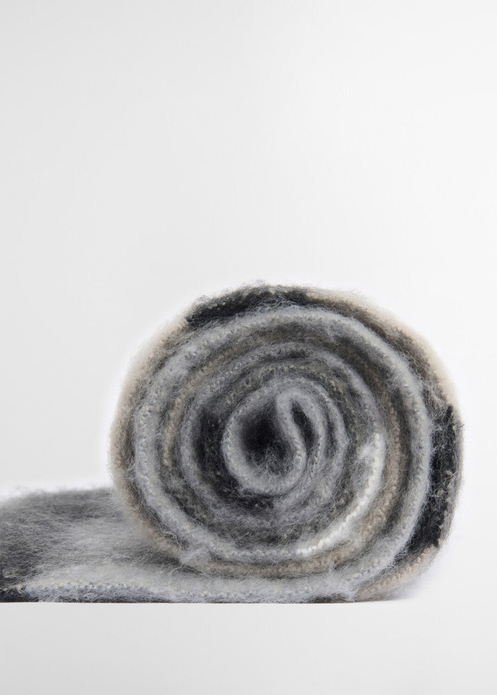 Isla Tartan Boucle Scarf